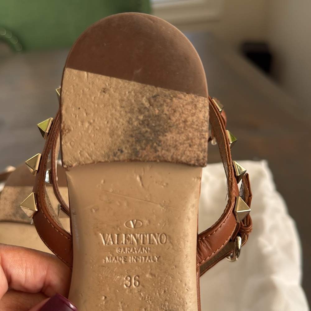 Valentino Garavani
Rockstud Caged Leather Ankle Strap Sandals - Picture 9 of 9